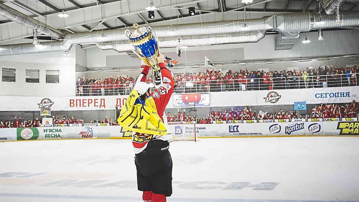 Как "Донбасс" награждали за победу в чемпионате Украины по хоккею: фото и видео