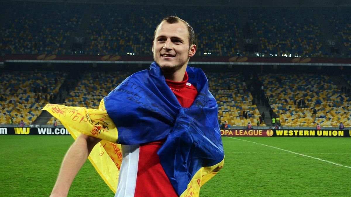 Фанати "Альбасете" влаштували масову акцію підтримки Романа Зозулі: відео Фанати "Альбасете" влаштували масову акцію підтримки Романа Зозулі: відео