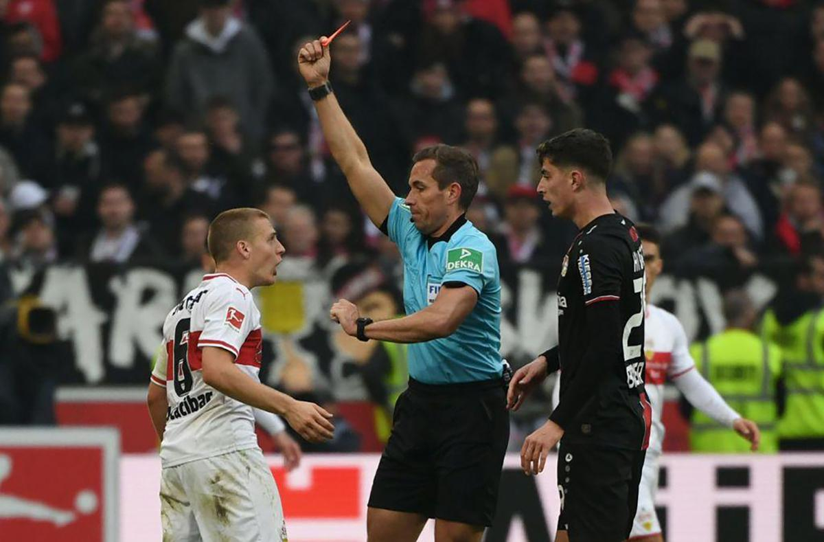 Аргентинский футболист больше не сыграет в сезоне из-за плевка в соперника: фото