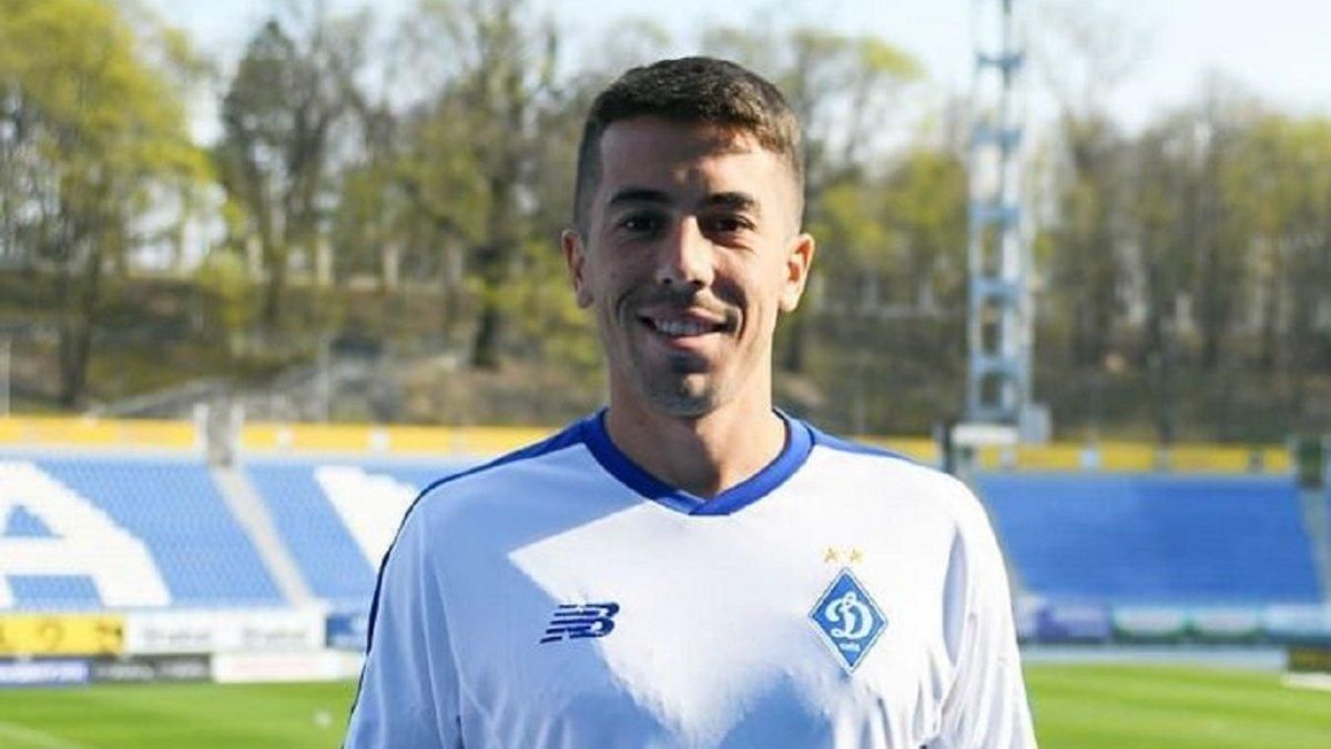 Уругвайський новачок "Динамо" розпочав вивчення української мови: фото Уругвайський новачок "Динамо" розпочав вивчення української мови: фото