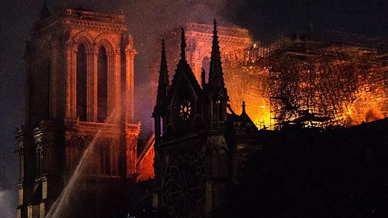 Відомий футбольний клуб заявив про світовий збір коштів для відновлення Нотр-Даму Відомий футбольний клуб заявив про світовий збір коштів для відновлення Нотр-Даму