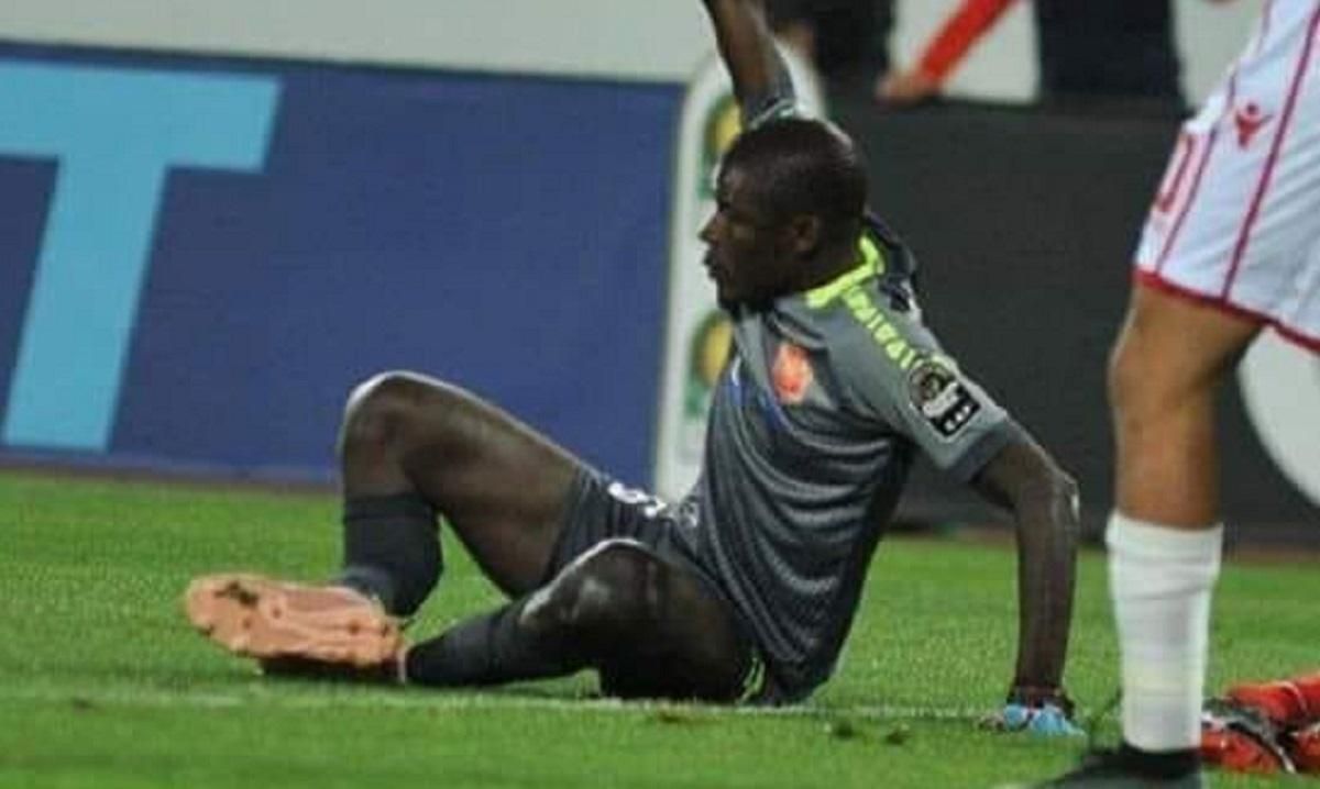 Вратарь сломал ногу в двух местах в матче африканской Лиги чемпионов: жуткое видео