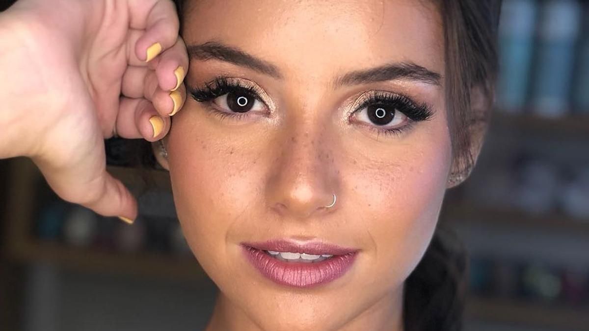 Які сексуальні фотографії постить дівчина новачка "Шахтаря", яка служить в армії Ізраїлю Які сексуальні фотографії постить дівчина новачка "Шахтаря", яка служить в армії Ізраїлю