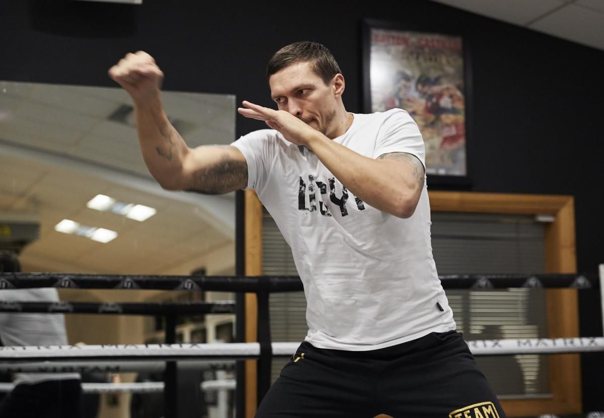 Как Усик в изнурительных тренировках готовится к дебюту в супертяжах: мотивирующее видео Как Усик в изнурительных тренировках готовится к дебюту в супертяжах: мотивирующее видео