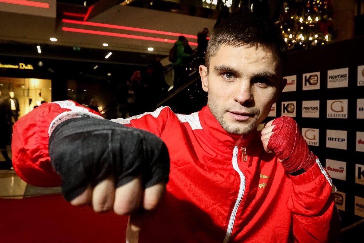 Украинский боксер мощным нокаутом победил в андеркарте боя Беринчик – Аракава: видео