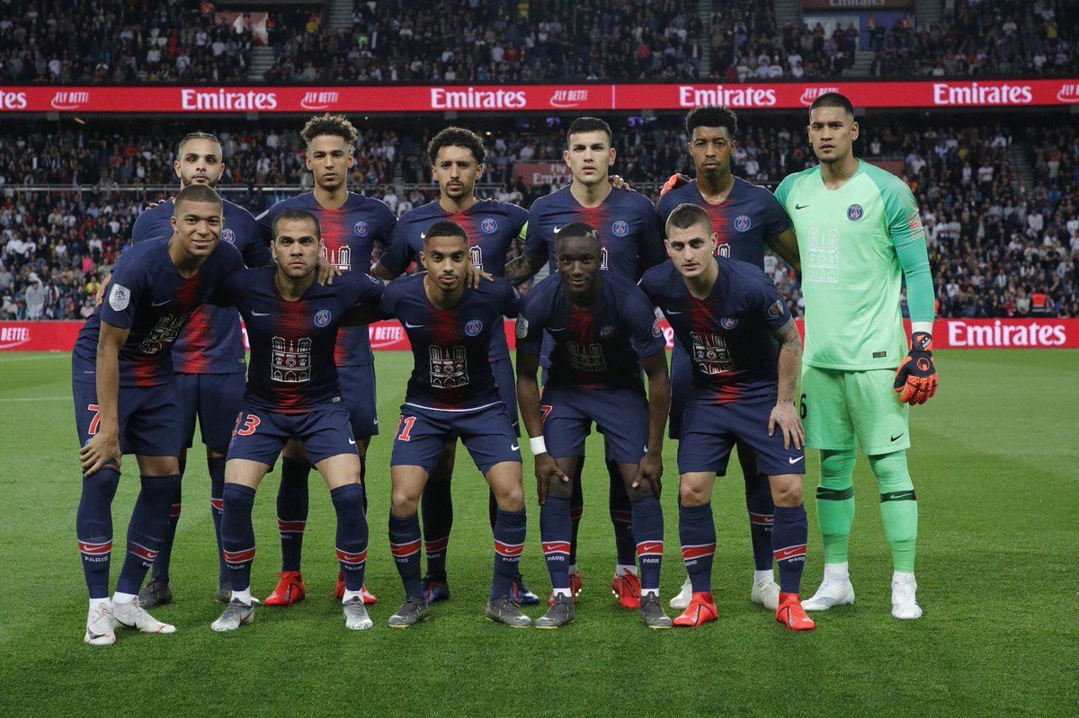 ПСЖ вийшов на матч чемпіонату Франції у футболках із зображенням Нотр-Дам: фото ПСЖ вийшов на матч чемпіонату Франції у футболках із зображенням Нотр-Дам: фото