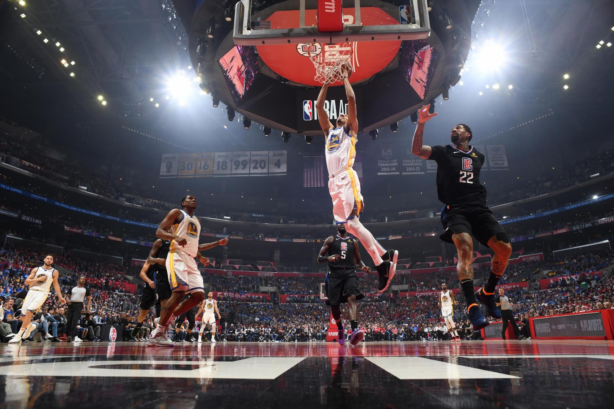 Клуб українця програв у плей-офф НБА та встановив ганебний антирекорд: відео Клуб українця програв у плей-офф НБА та встановив ганебний антирекорд: відео