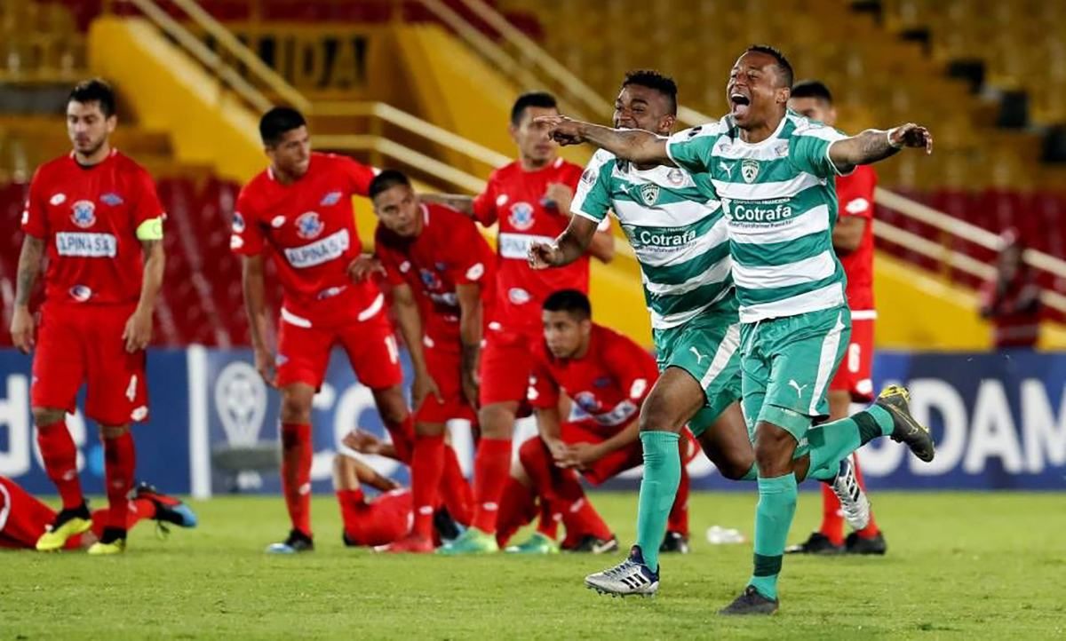 Футболіста вигнали з команди через ганебний удар з пенальті: відео Футболіста вигнали з команди через ганебний удар з пенальті: відео