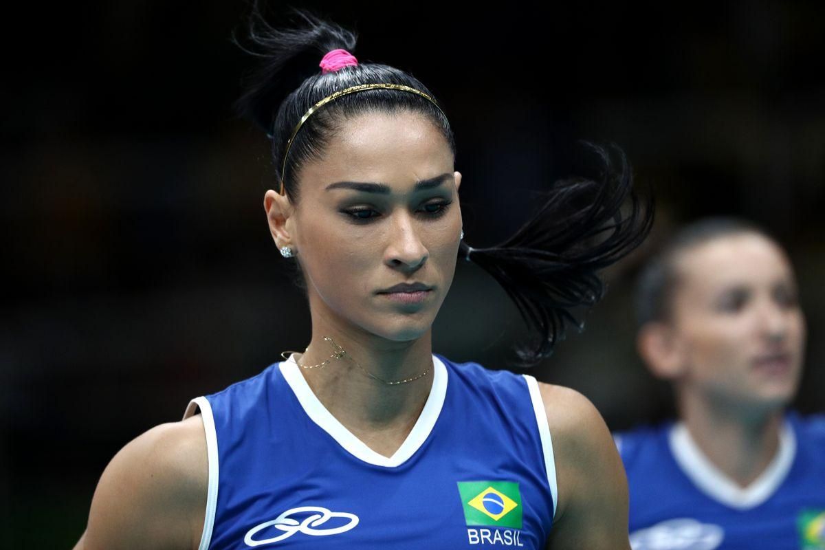 Олімпійська чемпіонка моторошно втратила свідомість під час інтерв'ю: відео Олімпійська чемпіонка моторошно втратила свідомість під час інтерв'ю: відео