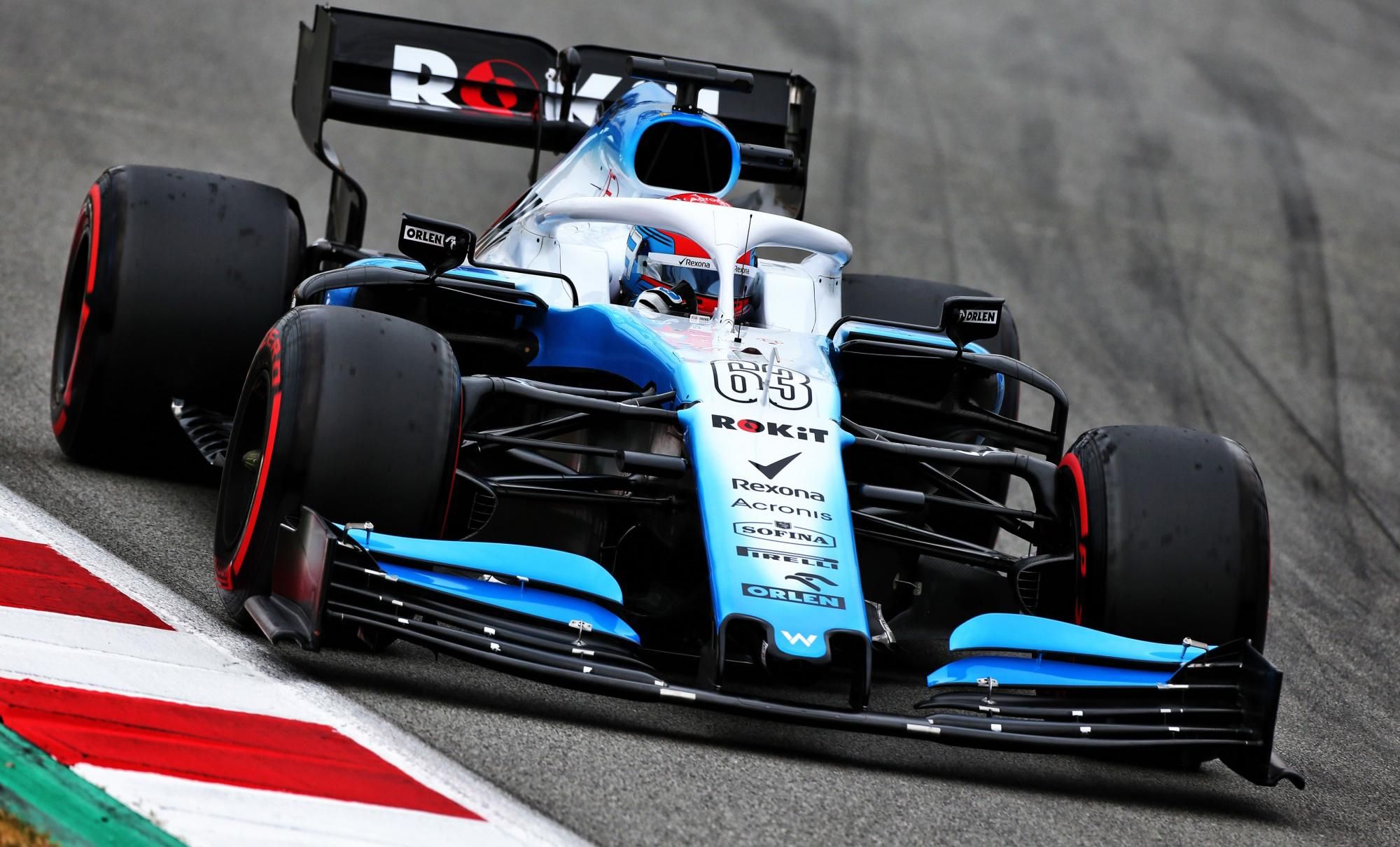 На гран-прі Азербайджану сталася аварія через каналізаційний люк: відео На гран-прі Азербайджану сталася аварія через каналізаційний люк: відео