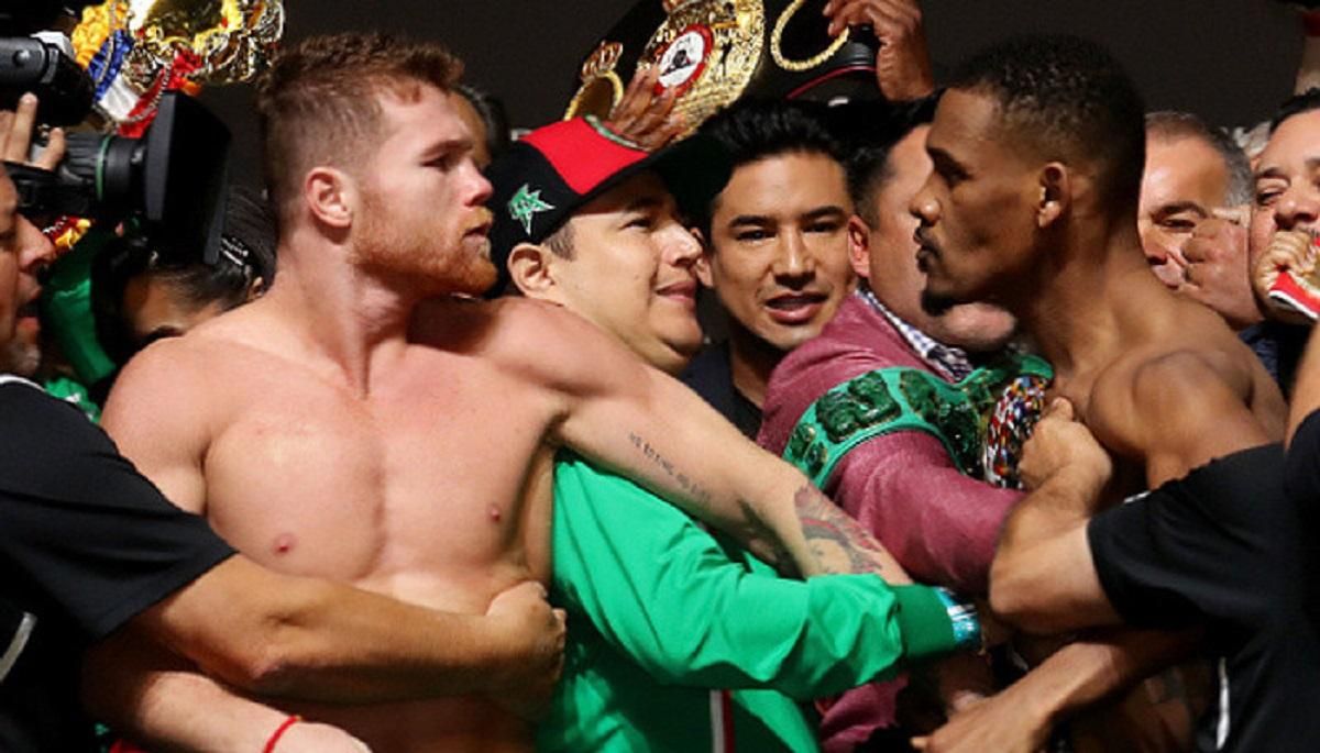 Обидчик украинца чуть не подрался на дуэли взглядов перед чемпионским боем: видео Обидчик украинца чуть не подрался на дуэли взглядов перед чемпионским боем: видео