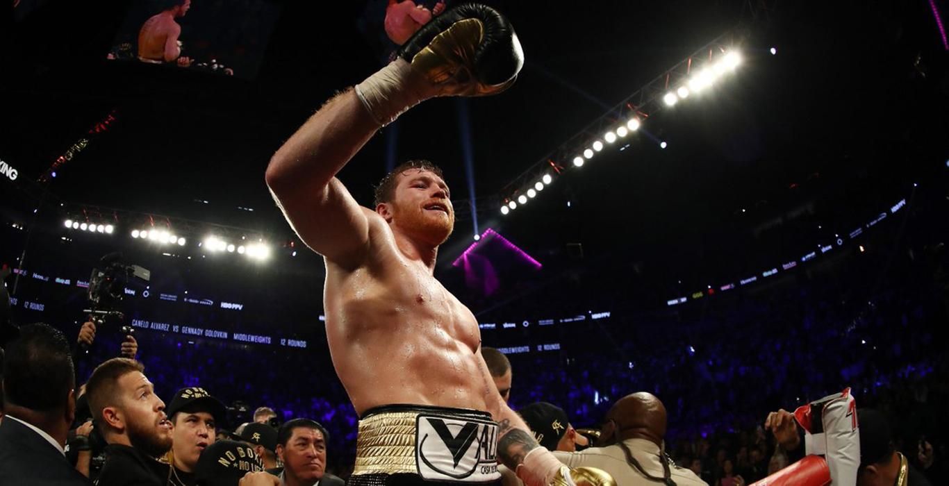 Мексиканець Альварес у гарячому поєдинку проти Джейкобса завоював черговий титул: відео Мексиканець Альварес у гарячому поєдинку проти Джейкобса завоював черговий титул: відео