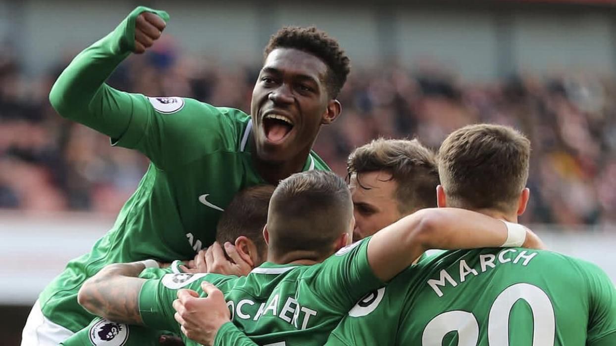 Футболіст "Брайтона" не стримав сміх після невдачі "Арсеналу" біля пригніченого Монреаля: відео Футболіст "Брайтона" не стримав сміх після невдачі "Арсеналу" біля пригніченого Монреаля: відео