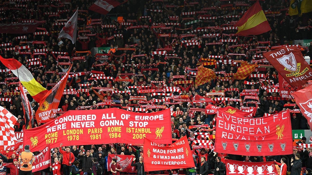 Просыпайтесь, мистер Месси, – фанаты "Ливерпуля" фейерверками разбудили игроков "Барселоны" Просыпайтесь, мистер Месси, – фанаты "Ливерпуля" фейерверками разбудили игроков "Барселоны"