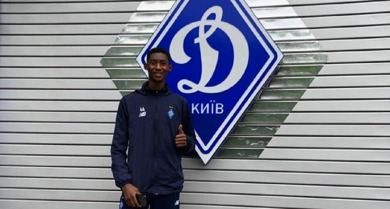 "Динамо" офіційно підписало нігерійського захисника: фото