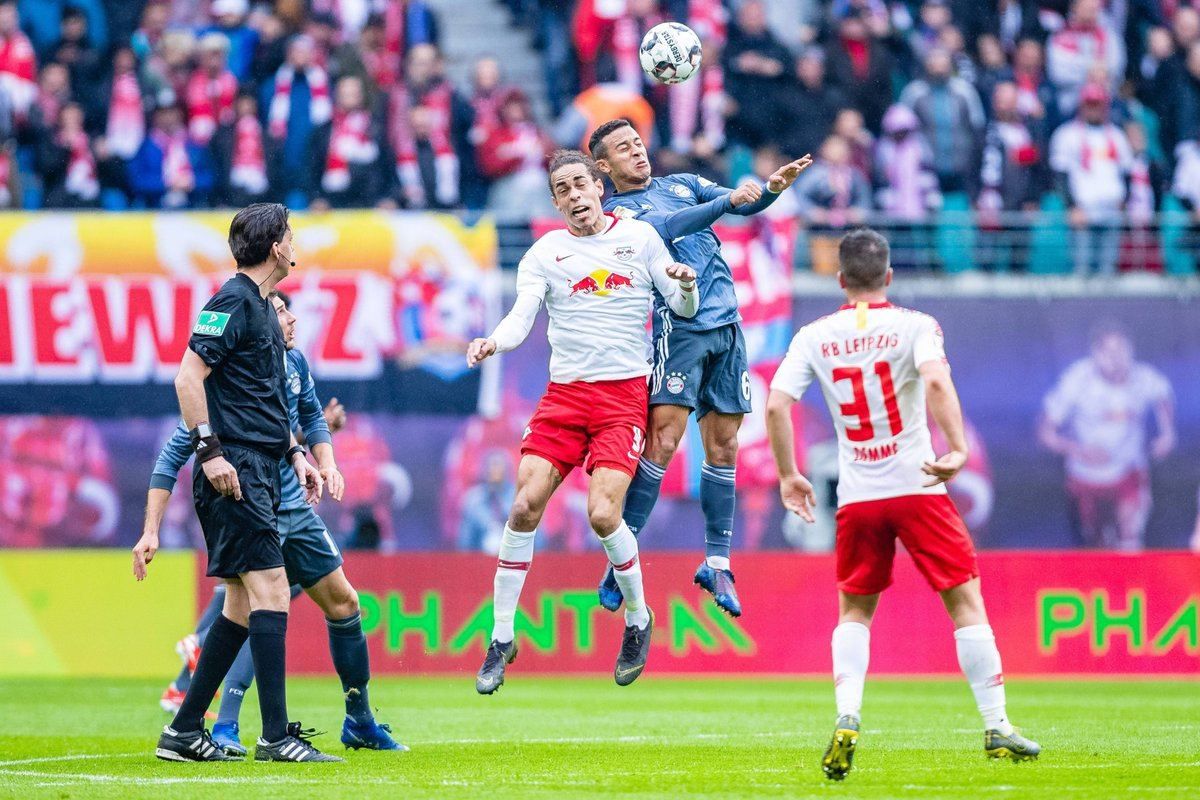 Система VAR не позволила "Баварии" отпраздновать чемпионство: видео Система VAR не позволила "Баварии" отпраздновать чемпионство: видео