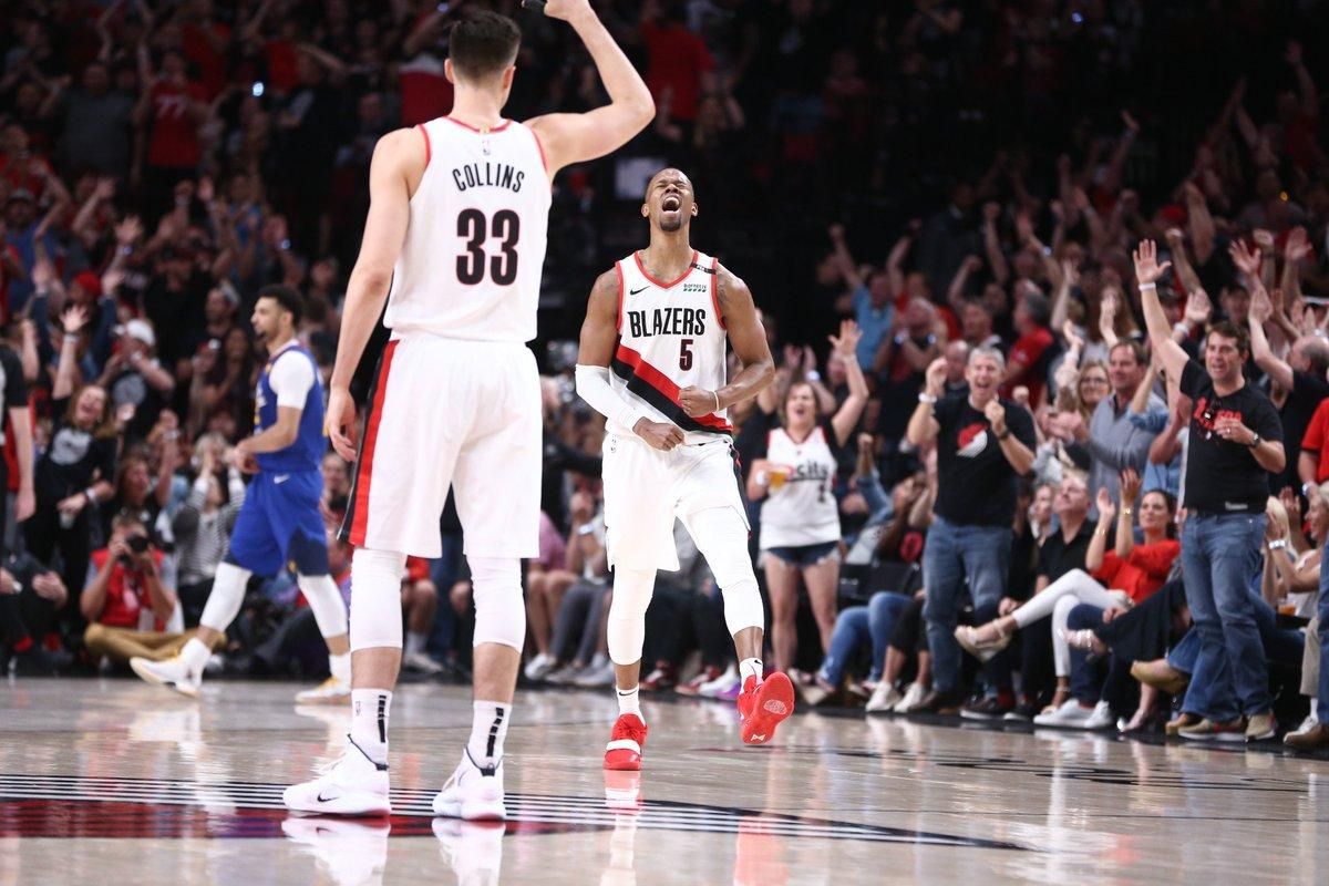 Баскетболисты устроили массовую драку во время матча плей-офф НБА: видео Баскетболисты устроили массовую драку во время матча плей-офф НБА: видео