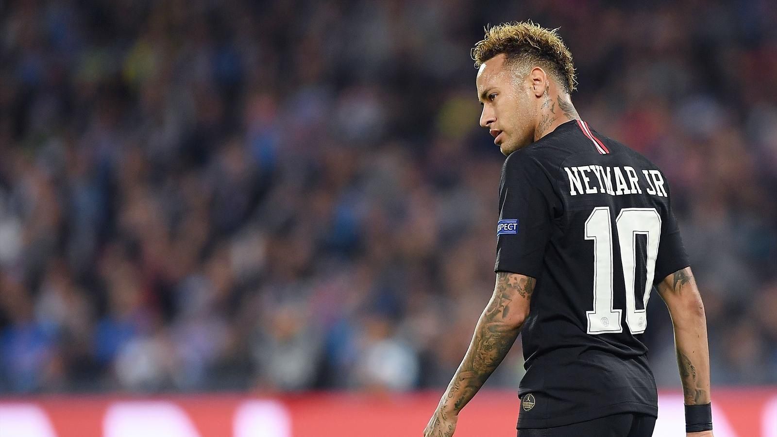 Неймара дискваліфікували на три матчі за удар вболівальника після гри: відео Неймара дискваліфікували на три матчі за удар вболівальника після гри: відео