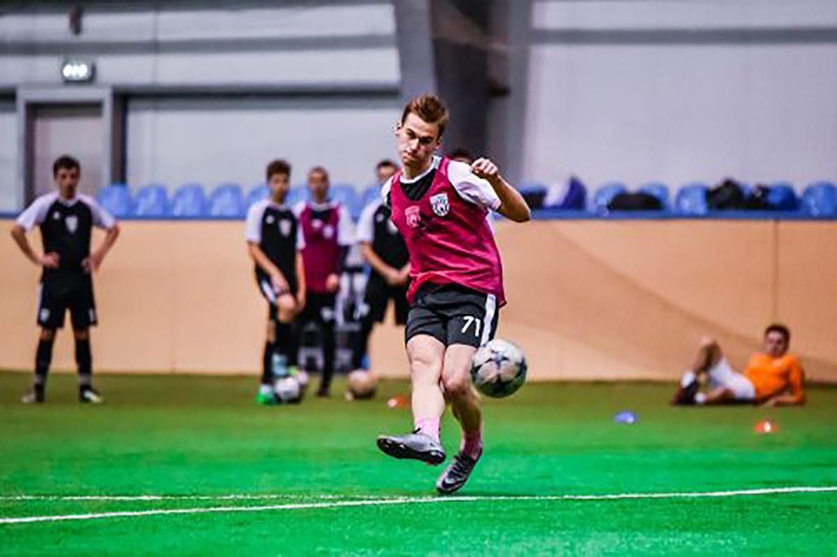 Українські футболісти відправляться у "Севілью" та "Еспаньйол" на перегляд Українські футболісти відправляться у "Севілью" та "Еспаньйол" на перегляд