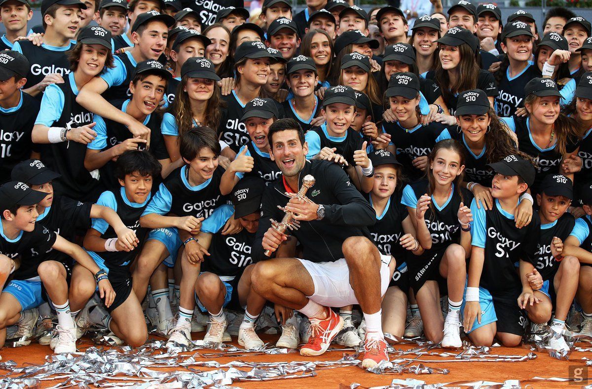 Джокович и Бертенс выиграли теннисный турнир в Мадриде
