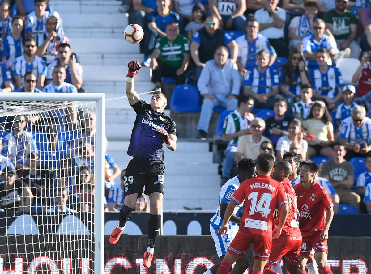 Лунин стал одним из лучших игроков "Леганеса", но пропустил два гола: видео Лунин стал одним из лучших игроков "Леганеса", но пропустил два гола: видео