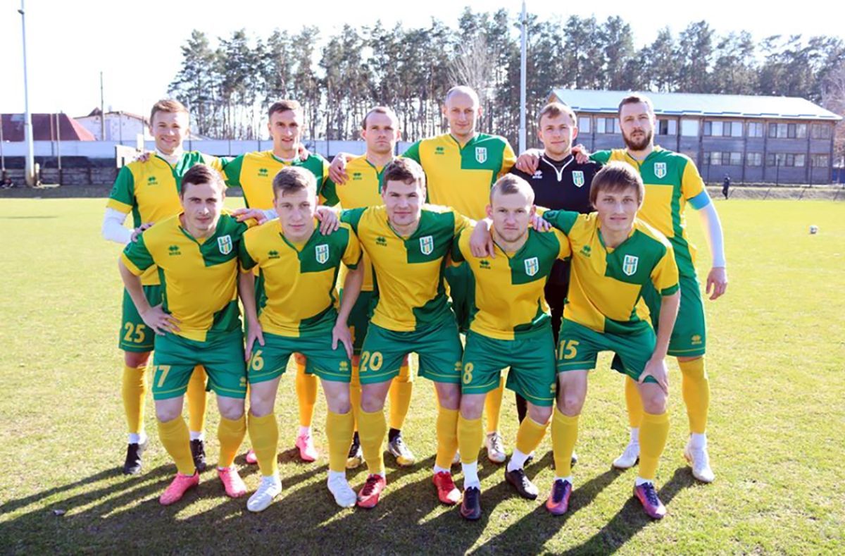 Уболівальники українського клубу побили рефері після матчу: відео Уболівальники українського клубу побили рефері після матчу: відео