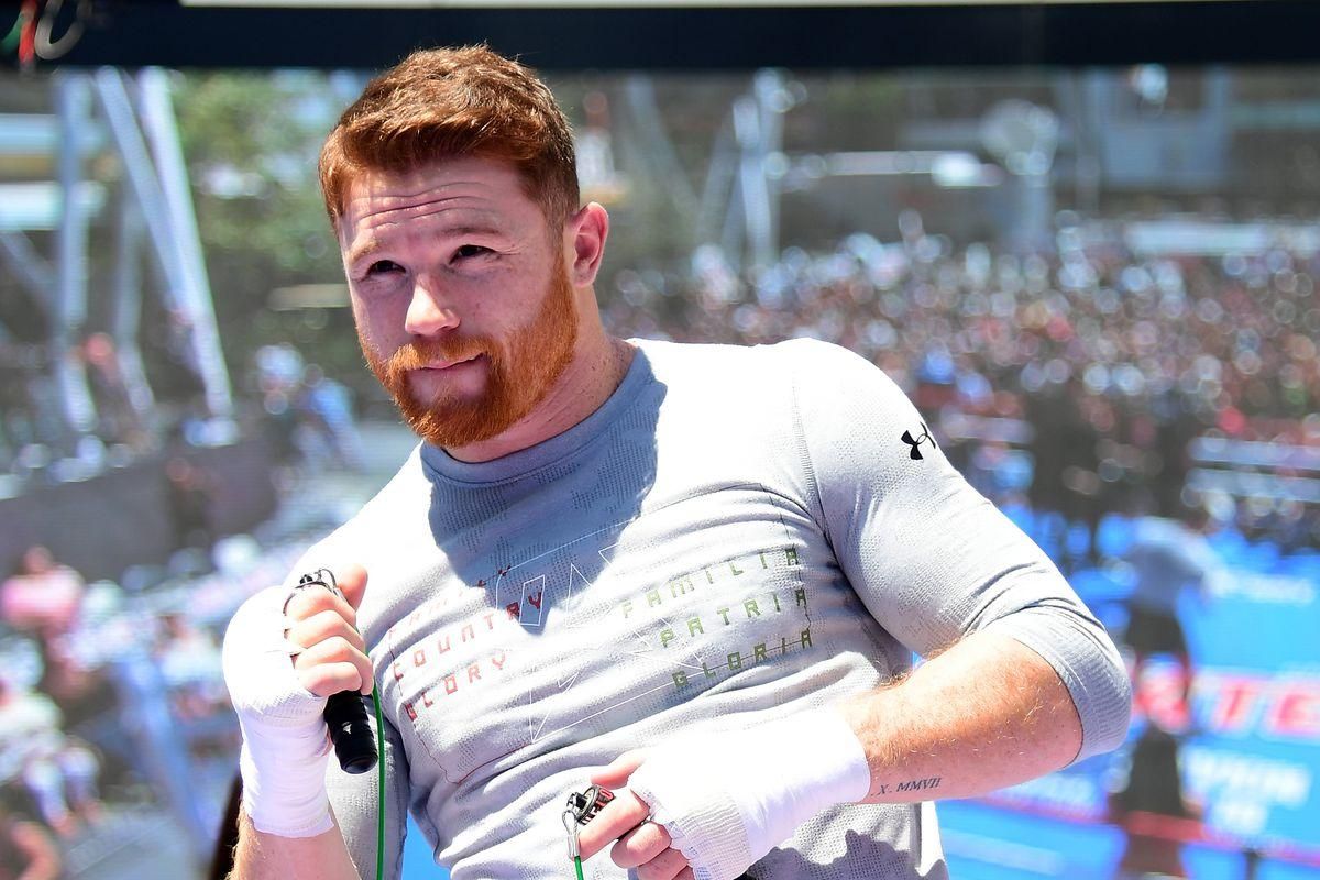 В Альвареса незадоволені, що проведуть захист титулу проти українського боксера Дерев'янченка В Альвареса незадоволені, що проведуть захист титулу проти українського боксера Дерев'янченка