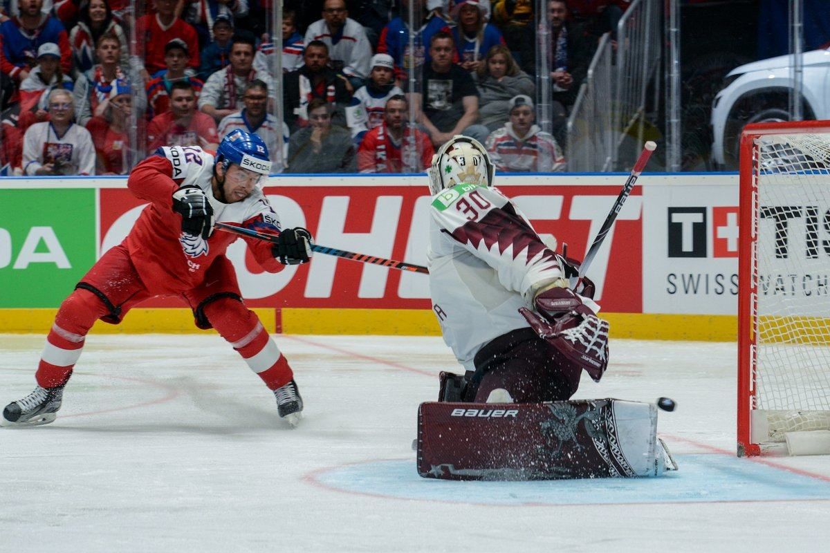 Сборная Чехии по хоккею избежала поражения в игре с Латвией, финны одолели Данию: видео