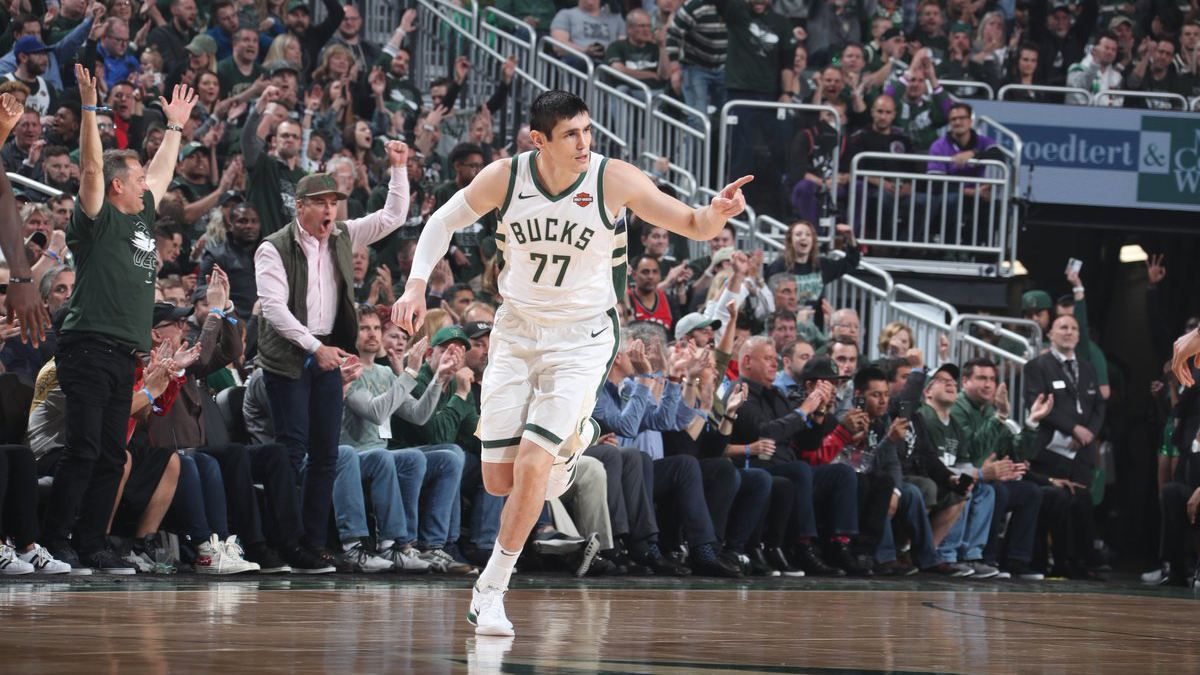 Кримський татарин грає у фіналі Східної конференції НБА: незвична історія Ерсана Ільясова Кримський татарин грає у фіналі Східної конференції НБА: незвична історія Ерсана Ільясова