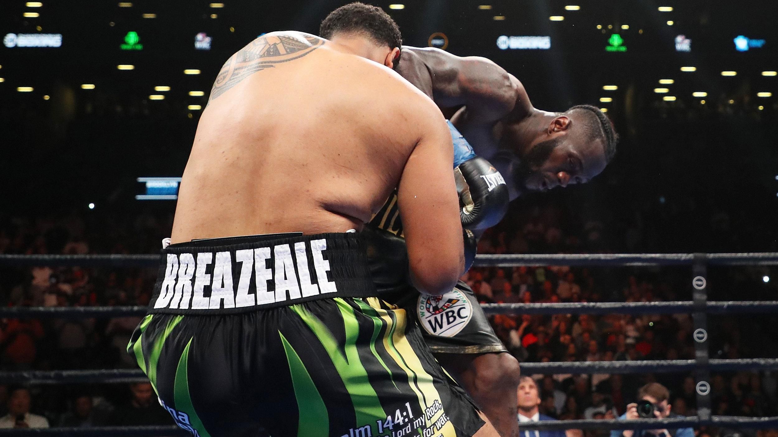 Уайлдер мощным ударом в голову нокаутировал Бризила в 1-м раунде: видео Уайлдер мощным ударом в голову нокаутировал Бризила в 1-м раунде: видео