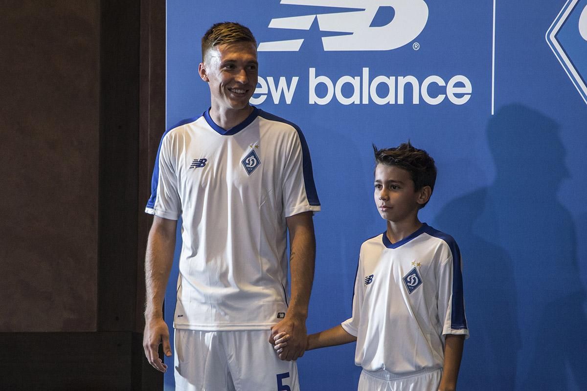 "Динамо" анонсировало презентацию революционной формы с автографом Лобановского "Динамо" анонсировало презентацию революционной формы с автографом Лобановского