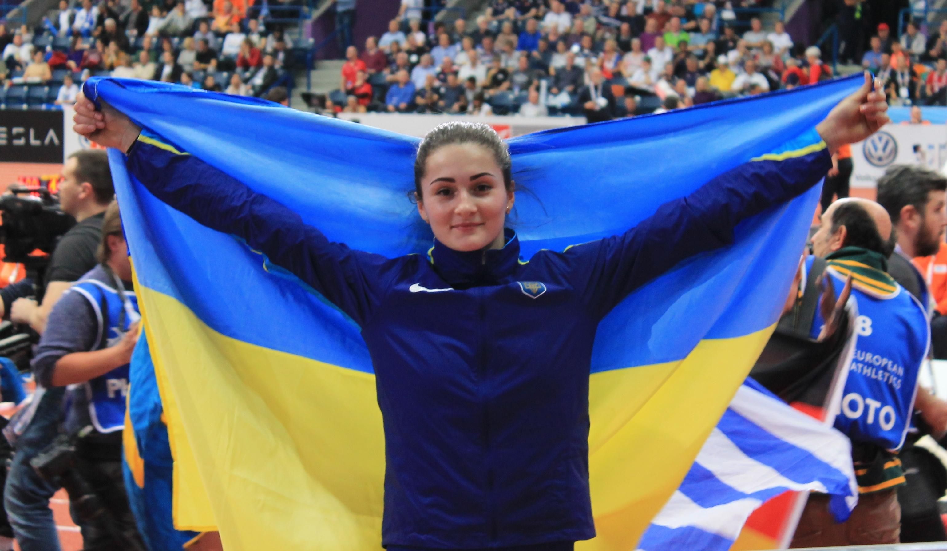 Сексуальная украинская легкоатлетка похвасталась идеальным прессом: фото