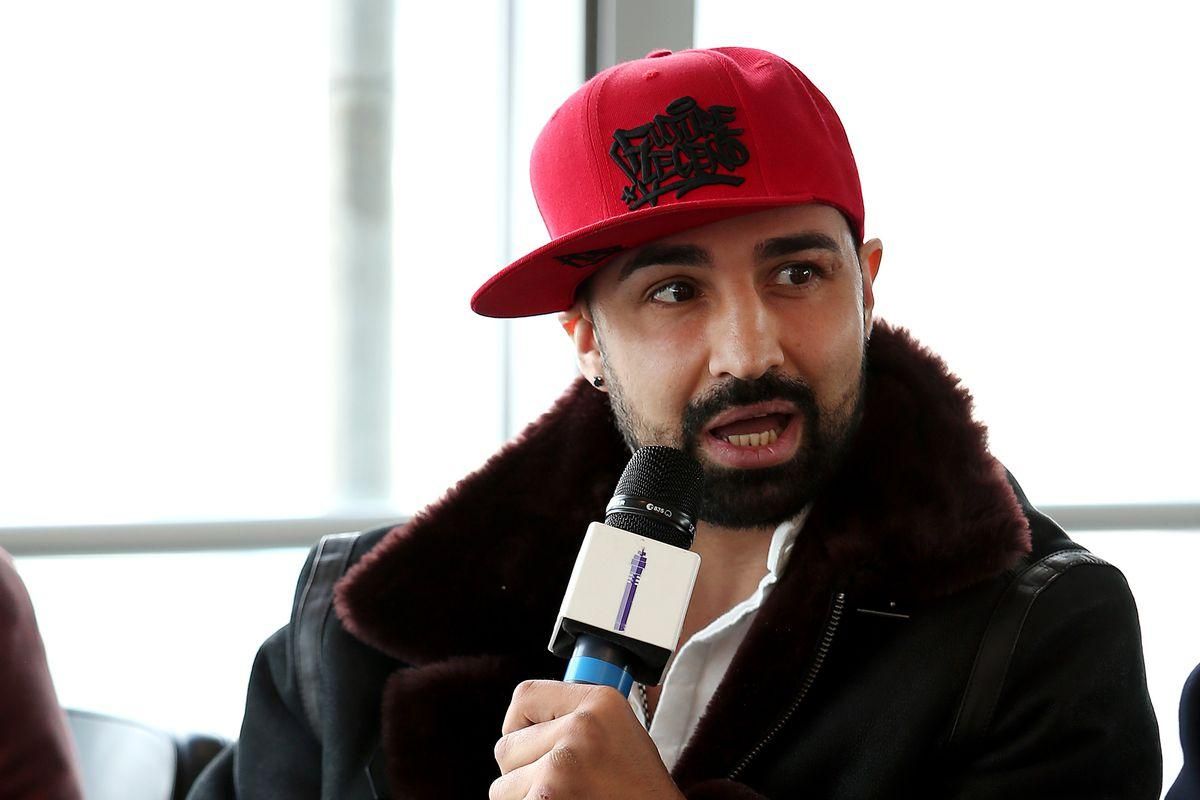 Американський боєць плюнув у росіянина під час дуелі поглядів: відео Американський боєць плюнув у росіянина під час дуелі поглядів: відео