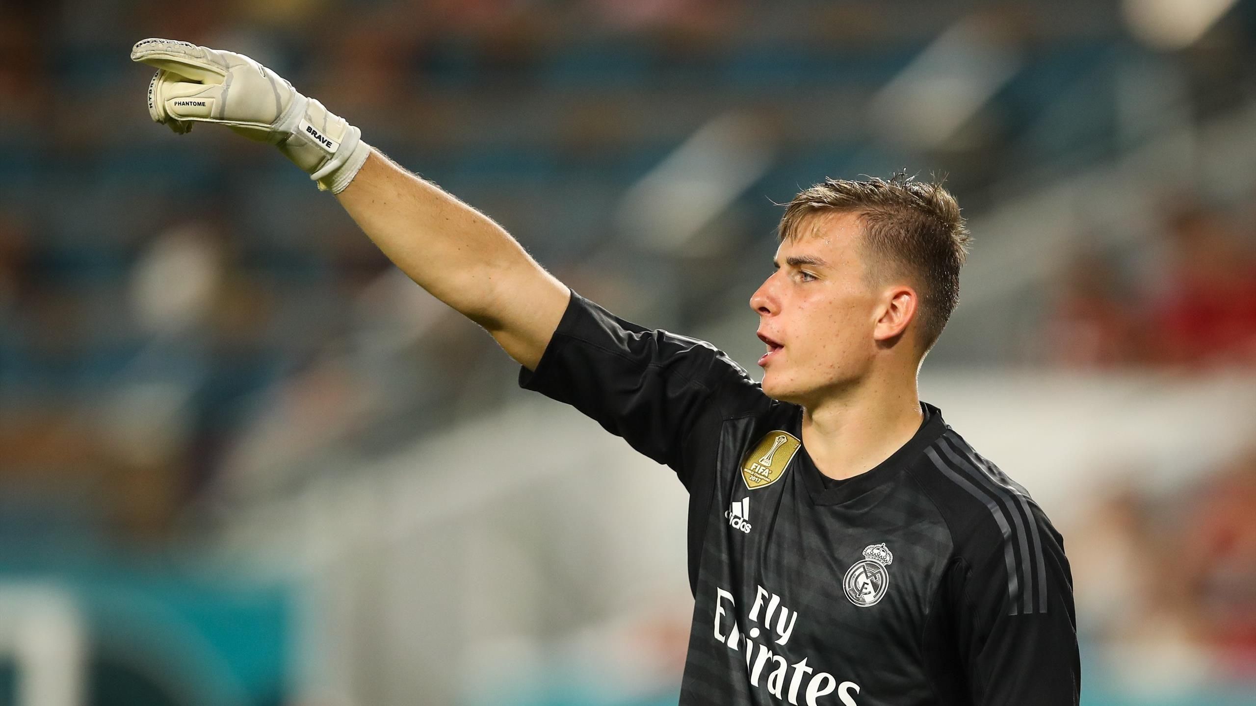 Болельщики "Реала" хотят видеть Лунина вторым голкипером клуба Болельщики "Реала" хотят видеть Лунина вторым голкипером клуба