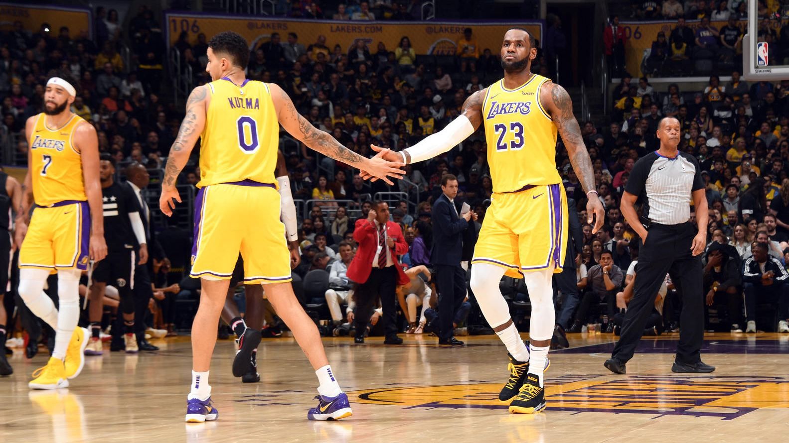 Опубликована подборка курьезных моментов НБА от Shaqtin 'a Fool: видео Опубликована подборка курьезных моментов НБА от Shaqtin 'a Fool: видео