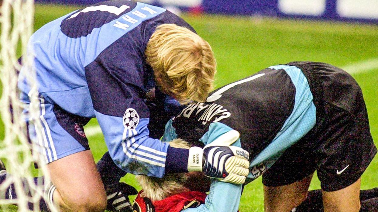 Ретро дня – сльози Каньїсареса та неймовірний Кан: драматичний фінал Ліги чемпіонів 2001 (відео) Ретро дня – сльози Каньїсареса та неймовірний Кан: драматичний фінал Ліги чемпіонів 2001 (відео)