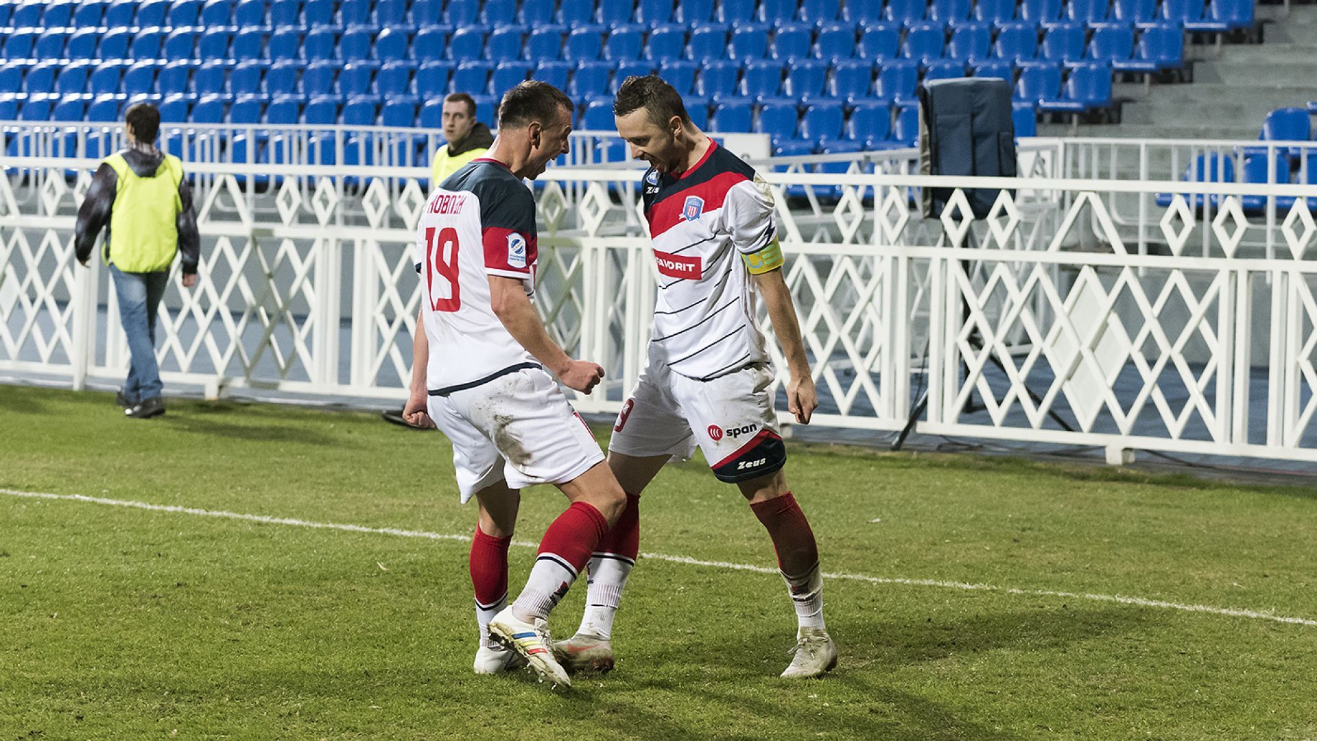 Київський "Арсенал" покарали матчем без глядачів через дії уболівальників Київський "Арсенал" покарали матчем без глядачів через дії уболівальників