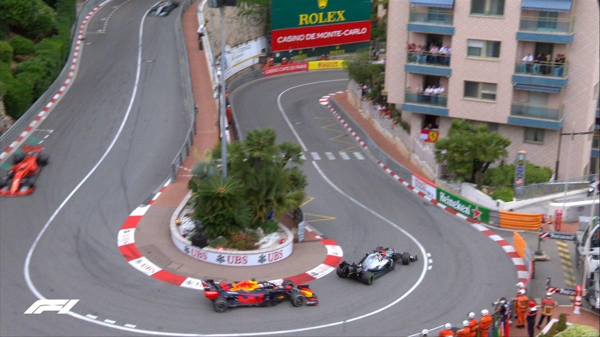 Хэмилтон выиграл гран-при Монако, Ферстаппен потерял место на подиуме из-за штрафа: фото и видео