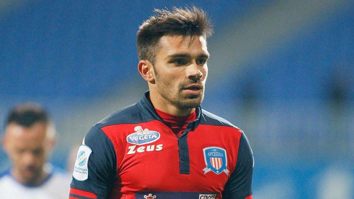 Відомий нападник відверто розповів про затримки зарплати у київському "Арсеналі" Відомий нападник відверто розповів про затримки зарплати у київському "Арсеналі"