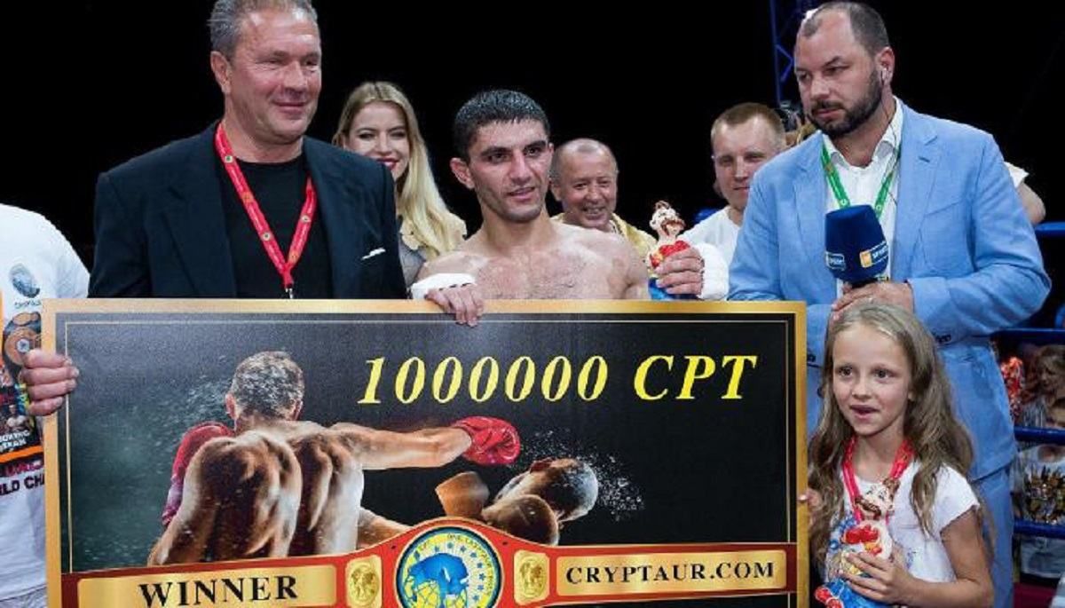Український боксер Далакян отримає гонорар за чемпіонський бій у криптовалюті