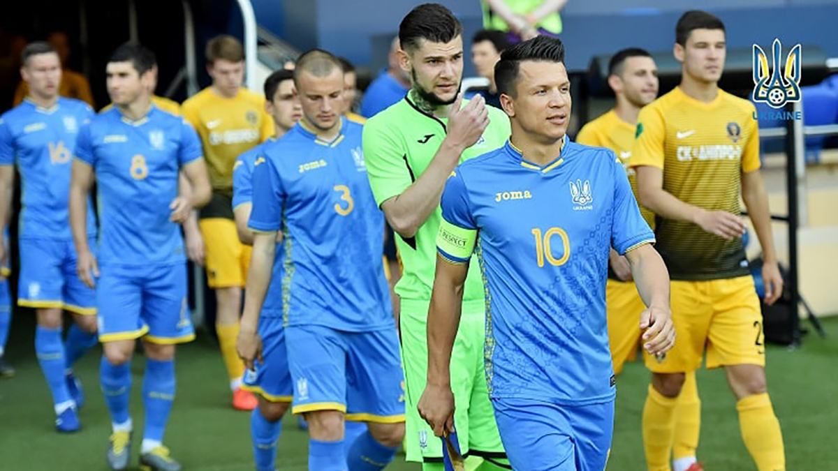 Збірна України перемогла "Дніпро-1" у товариському матчі