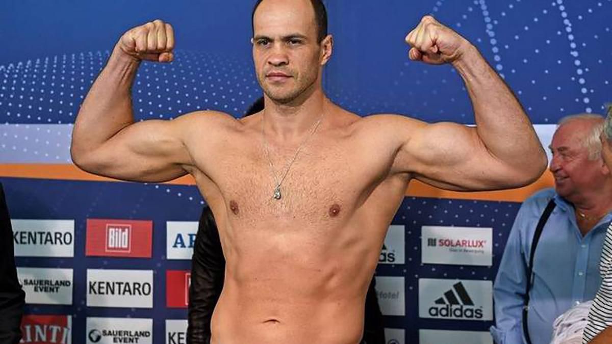 Украинский боксер проиграл нокаутом в первом раунде: видео