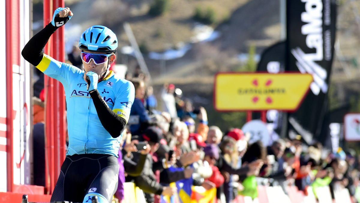 Велогонщик побив глядача під час перегонів "Джиро д’Італія": відео Велогонщик побив глядача під час перегонів "Джиро д’Італія": відео