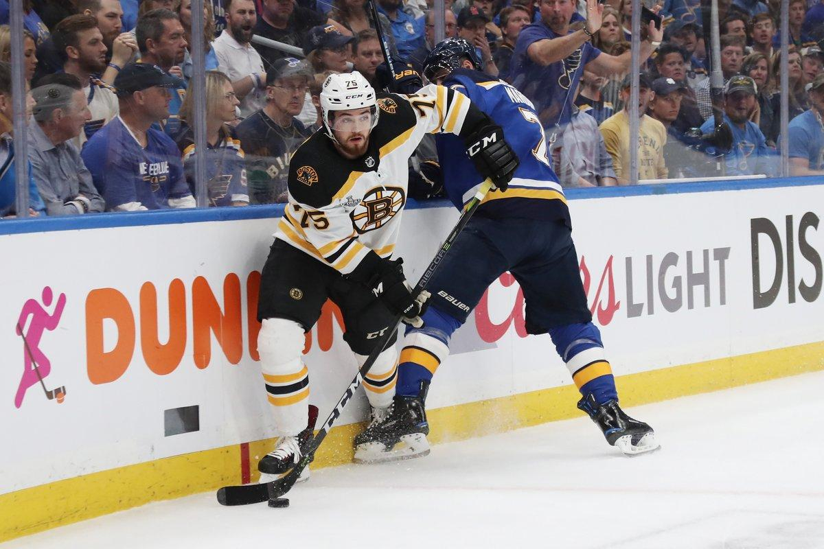 "Бостон" разгромно победил "Сент-Луис" и вышел вперед в финале Кубка Стэнли