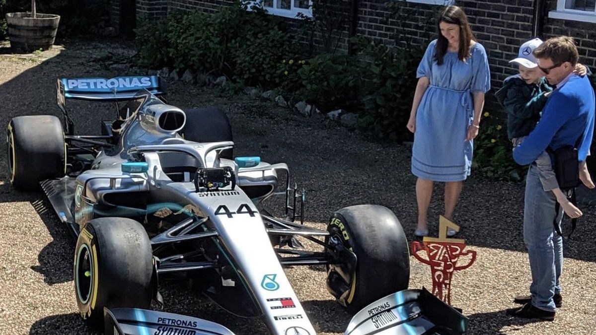 Помер 5-річний хлопчик, якому Хемілтон присвятив перемогу на гран-прі Іспанії Помер 5-річний хлопчик, якому Хемілтон присвятив перемогу на гран-прі Іспанії