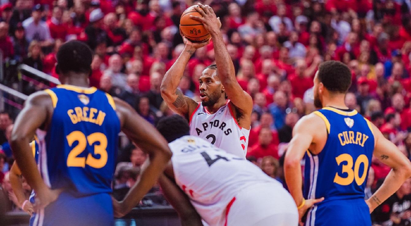 "Голден Стейт" сократил счет до минимума в финальном противостоянии с "Торонто": видео