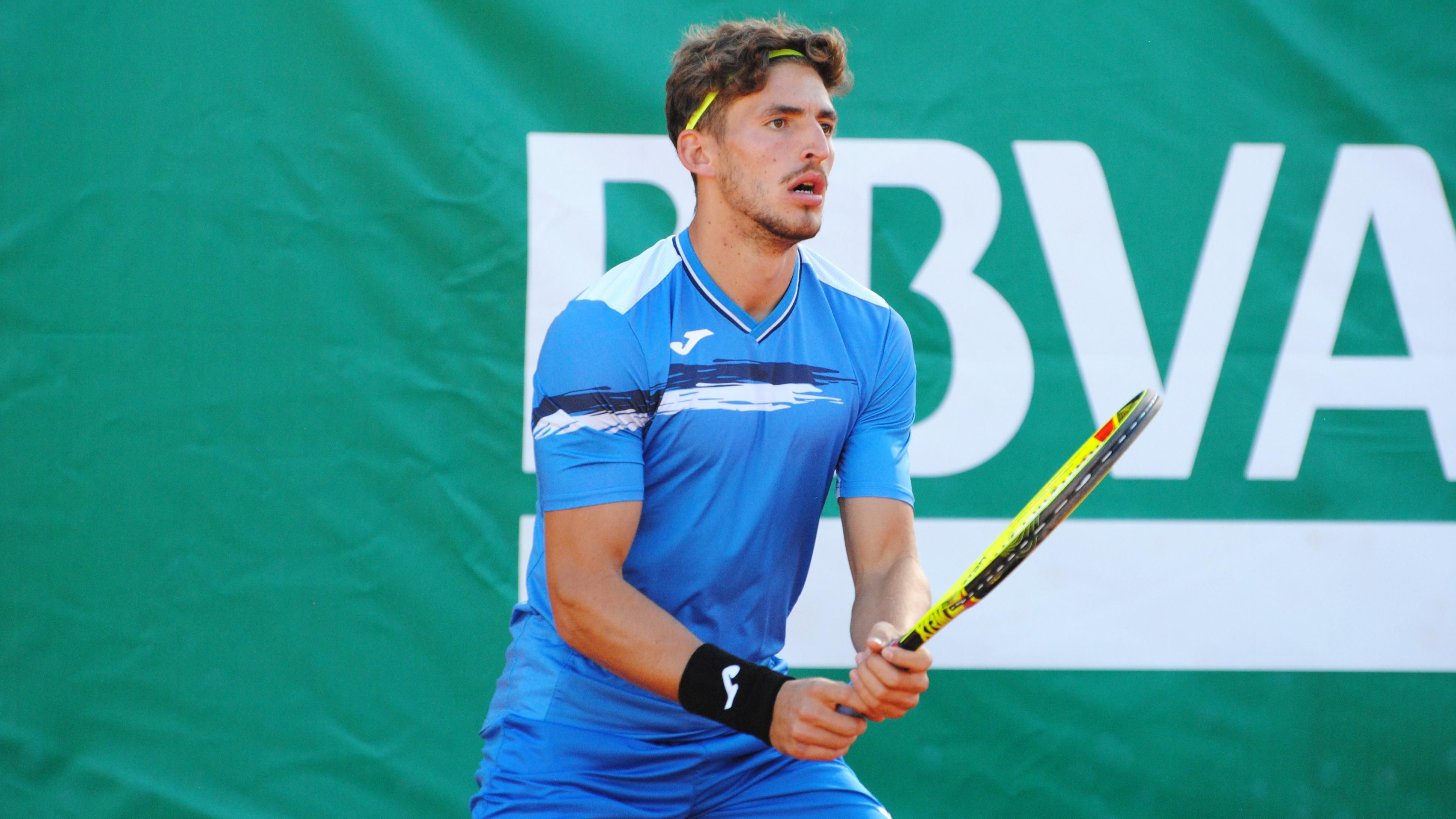 Іспанський тенісист оскаженів під час матчу й розтрощив свою ракетку: відео Іспанський тенісист оскаженів під час матчу й розтрощив свою ракетку: відео