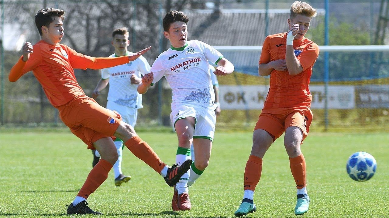 "Динамо" і "Шахтар" ведуть боротьбу за талановитого українця з "Карпат" "Динамо" і "Шахтар" ведуть боротьбу за талановитого українця з "Карпат"