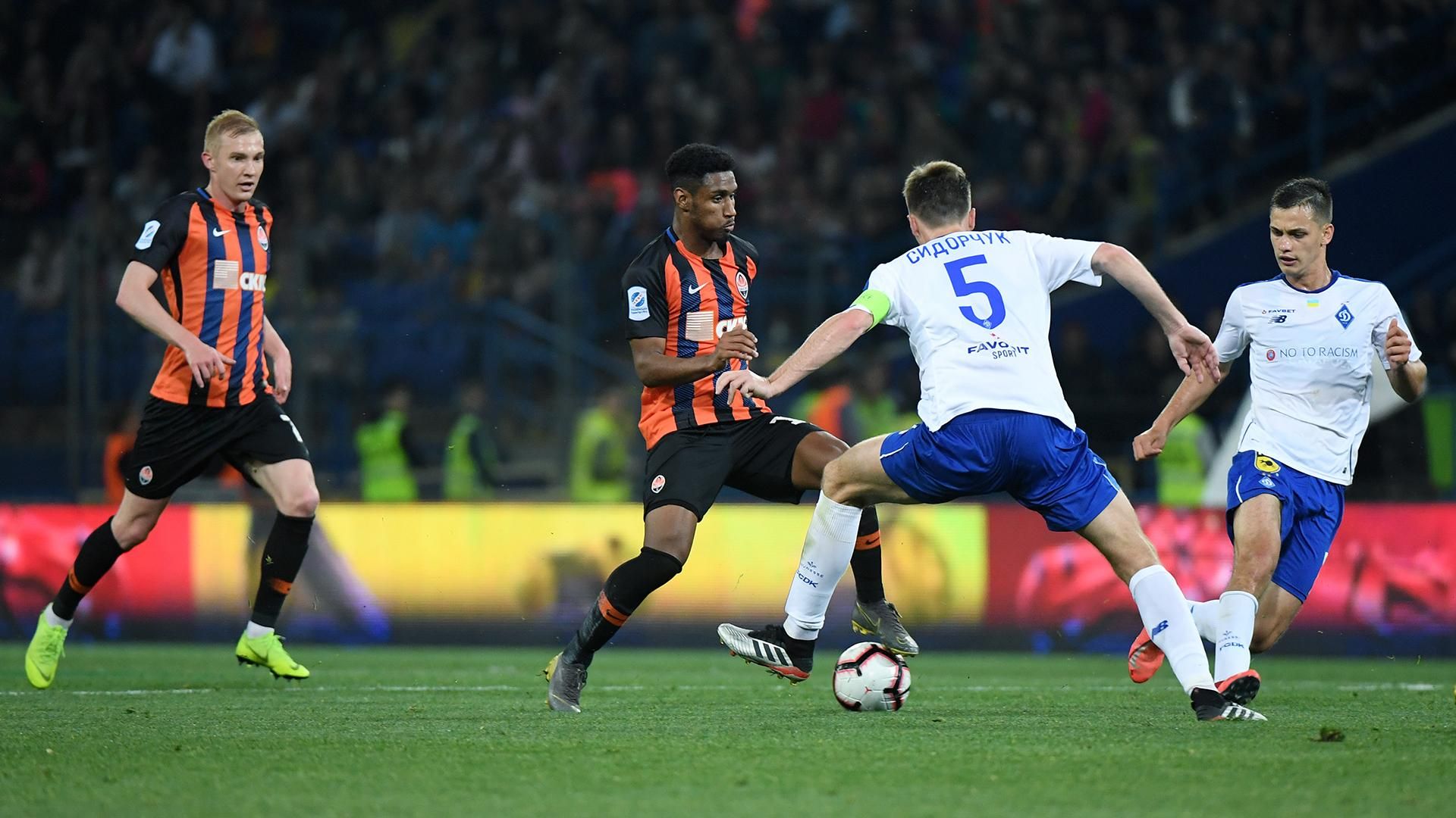 Чемпіонат України з футболу стартує 28 липня, тоді ж зіграють "Динамо" та "Шахтар" Чемпіонат України з футболу стартує 28 липня, тоді ж зіграють "Динамо" та "Шахтар"