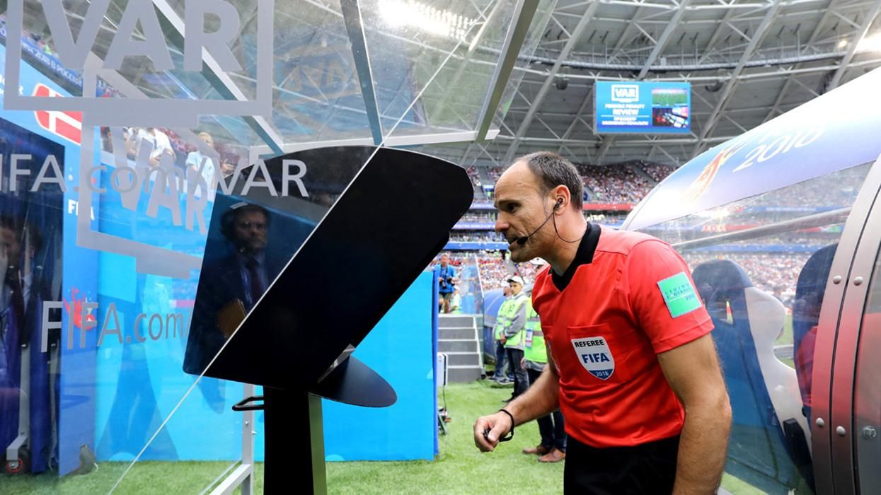 VAR з'явиться в українському футболі: в УПЛ зробили заяву про запуск системи відеоповторів VAR з'явиться в українському футболі: в УПЛ зробили заяву про запуск системи відеоповторів